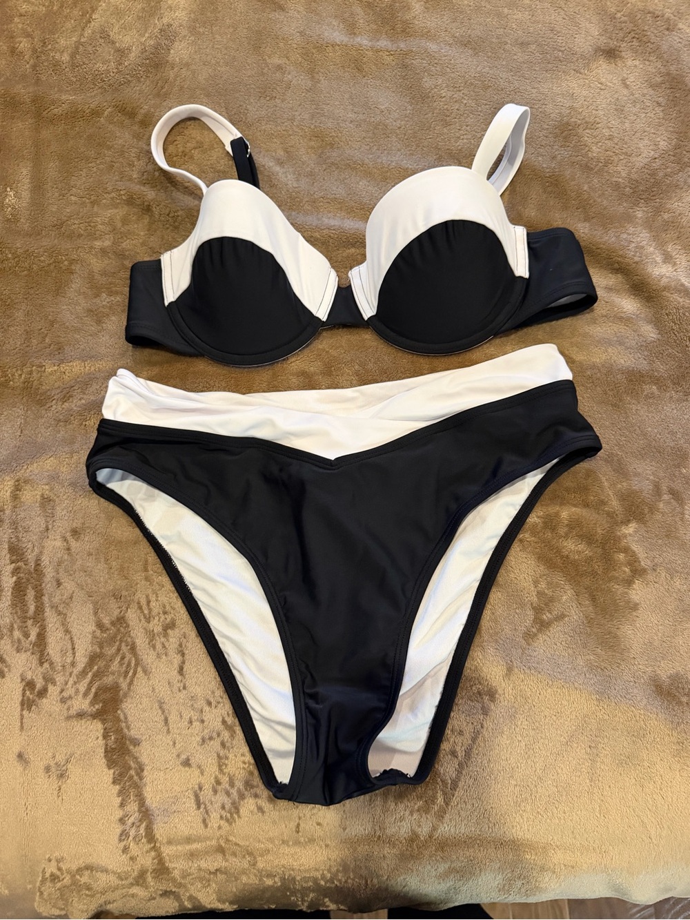 Cupshe Black & White Contrast Underwire Bikini Set- NWOT
